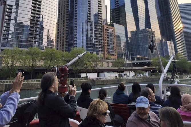 Historical and Architectural Chicago Fireboat River & Lake Cruise - Chicago River narration and the architecture you will spot from the water