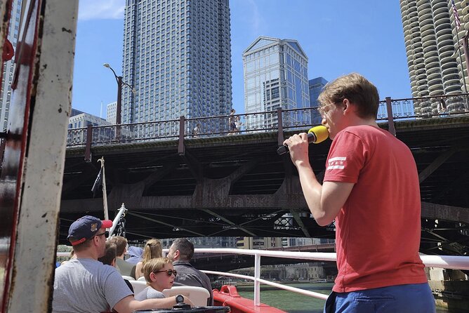 Historical and Architectural Chicago Fireboat River & Lake Cruise - Snacks and drinks at a reasonable price, plus the 21+ bar rule
