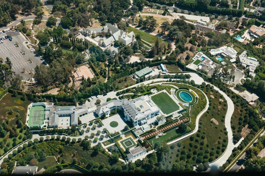 Hollywood & Beverly Hills Celebrity Helicopter Tour - Universal Studios Hollywood and the Hollywood Bowl viewpoint