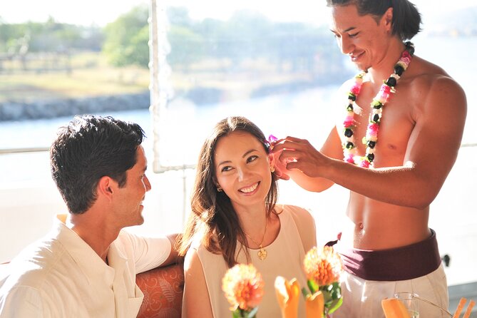 Honolulu: Three Star Deluxe Sunset Dinner Cruise and Show - Key things that make this cruise work