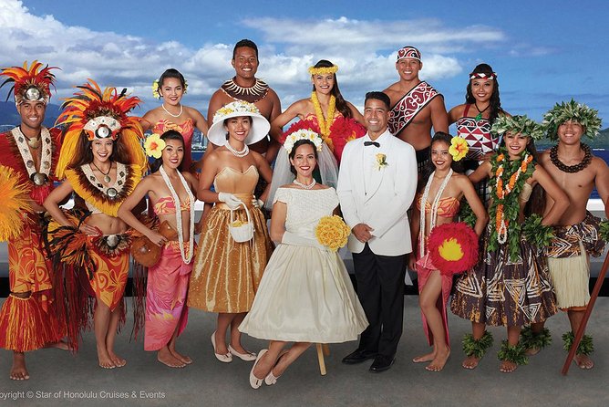Honolulu: Three Star Deluxe Sunset Dinner Cruise and Show - Live Hawaiian and jazz music: good background, sometimes loud