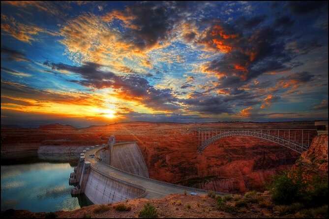 Hoover Dam Comedy Tour with Lunch and Comedy Club Tickets - Comedy club ticket at the Strat: the bonus that helps the value