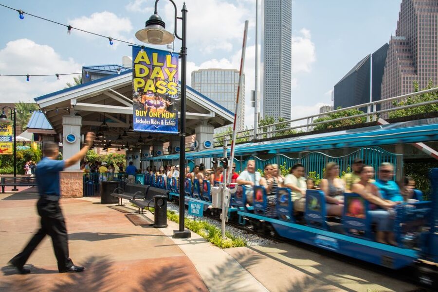 Houston: Downtown Aquarium All Day Pass - Price and logistics, is $25 a good deal for your day