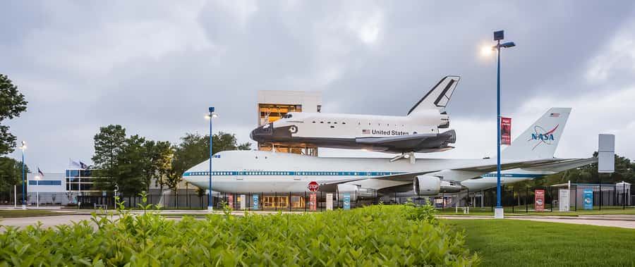 Houston: Space Center Houston Admission Ticket - Walking Under the Falcon 9 Booster Outside