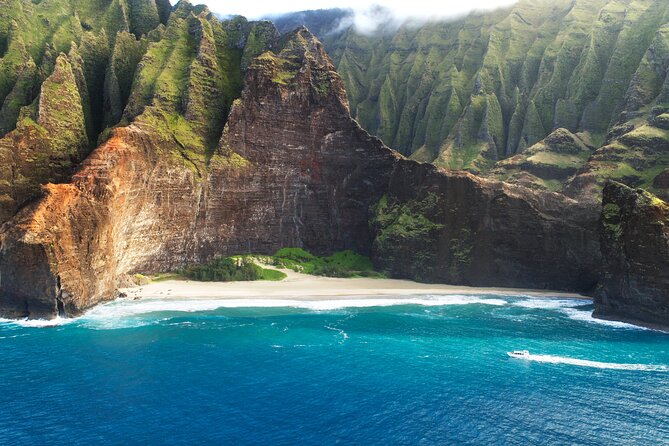 'Imiloa Express Nā Pali Snorkel Tour - What the Boat Feels Like: Barefoot, Covered Top, Open Sides