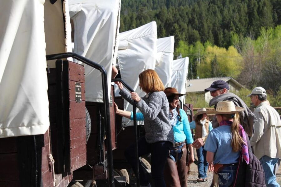 Jackson: Chuck Wagon Cookout and Live Show - Finding the Bar T-5 Corral, and Why Free Parking Helps