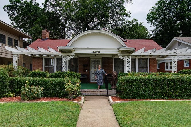 JFK Assassination Tour with JFK Museum and Oswald's Rooming House - No Bathroom Break, Quick Stops, and Weather That Matters