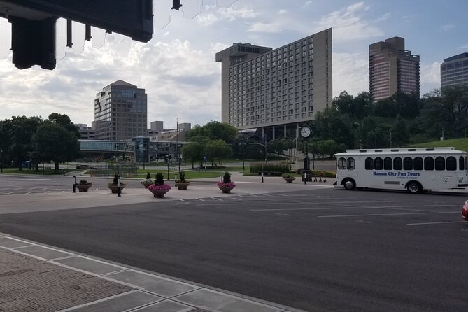 Kansas City Fun Tours - National WWI Museum and 18th & Vine Jazz District: Big stops, tiny time