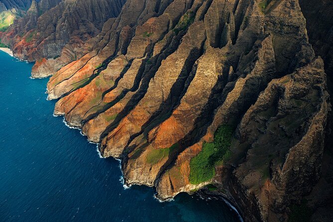 Kauai Airplane Tour: Na Pali Coast, Waterfalls & Window Seats - Entering The GA-8 Airvan Experience, Window Seats and Two-Way Headsets