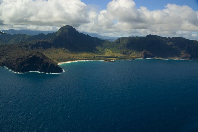 Kauai Airplane Tour: Na Pali Coast, Waterfalls & Window Seats - Wailua Falls, Movie-Set Waterfall Views and the 173-Foot Drop