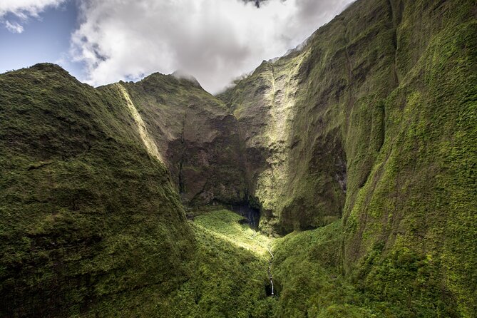 Kauai Deluxe Waterfall Safari: Helicopter Tour - Waimea Canyon and waterfall country: why the route helps more than you think