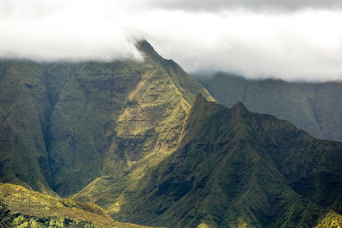 Kauai' Exclusive Helicopter Tour: Land & Explore Olokele Canyon - Comfort, sound, and the pilot effect