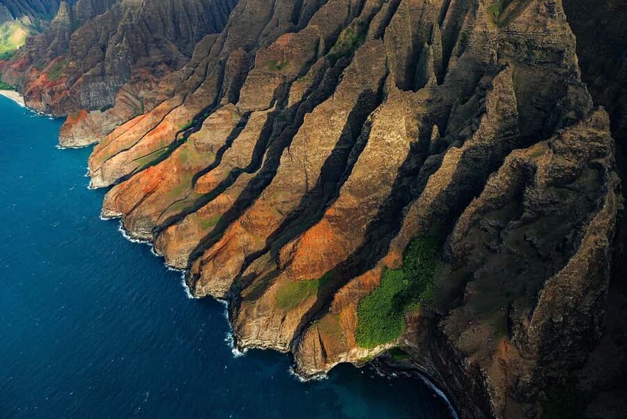 Kauai: Hughes 500 4-Passenger Doors-Off Helicopter Flight - Jurassic Falls stop: why the timing and angle matter
