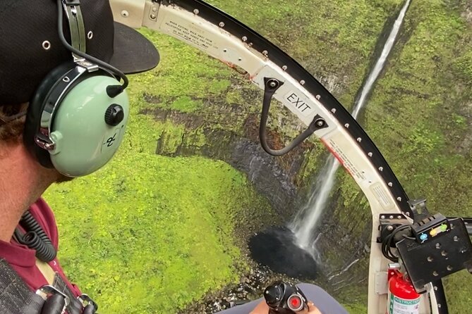 Kauai: Hughes 500 4-Passenger Doors-Off Helicopters - Getting ready: rain jacket, wind, camera tethering, and motion sickness