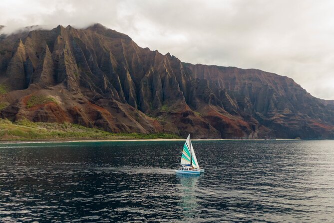 Kauai: Leila Na Pali Sunset Dinner Sail - Value check: group size, seating, and comfort realities