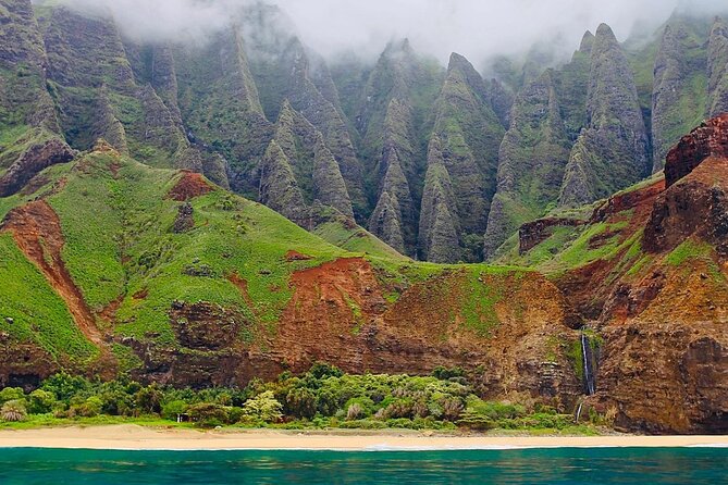 Kauai: Nā Pali Coast Zodiac Raft Expedition and Snorkeling - Snacks, drinks, and the simple reality of what’s included