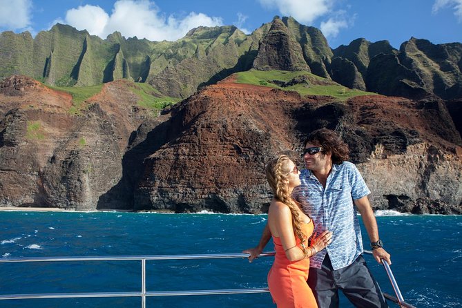 Kauai: Na Pali Sunset & Sightsee Boat Tour - Na Pali’s 4000-Foot Cliffs, Caves, and Waterfalls
