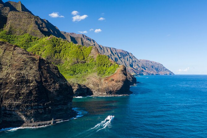 Kauai: Na Pali Sunset & Sightsee Boat Tour - Where You Meet in Kauai and What the Start Feels Like