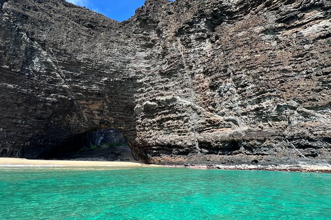 Kauai: NaPali Boat Tour on the Amelia K - Comfort on the ride: a boat that feels made for half-day trips