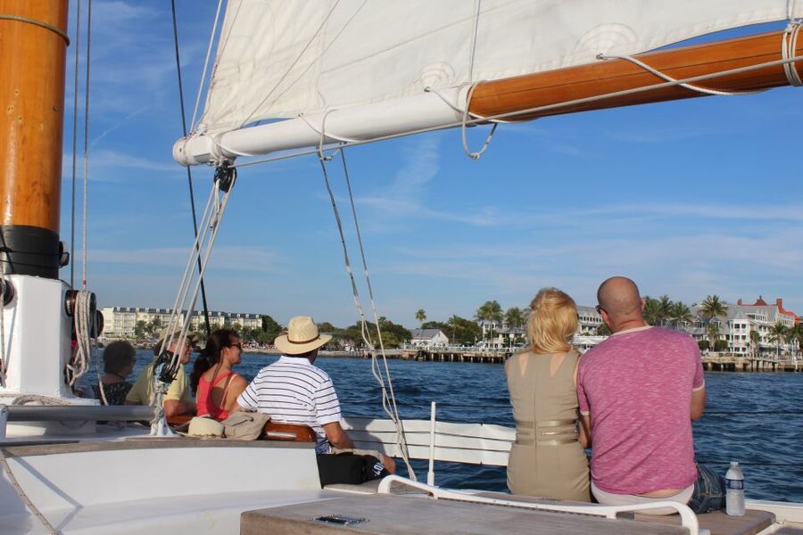 Key West: Schooner Sunset Sail with Food & Drinks - Green Flash and wildlife spotting: how to not miss the moment