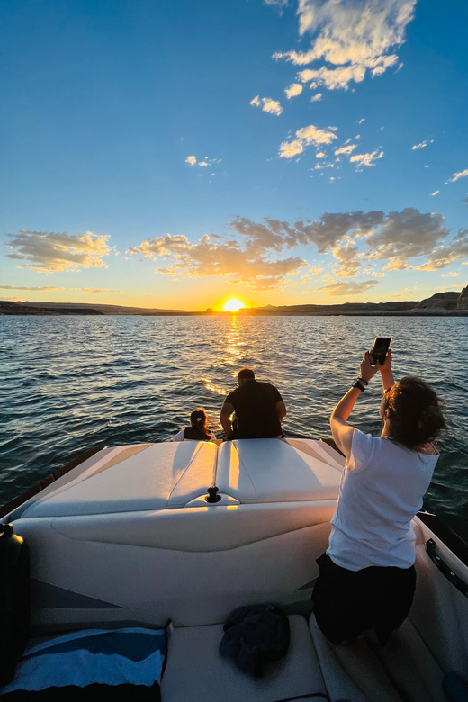 Lake Powell: Antelope Canyon 2-Hour Photo Boat Tour - Captains and Photography: Getting Help Instead of Guessing
