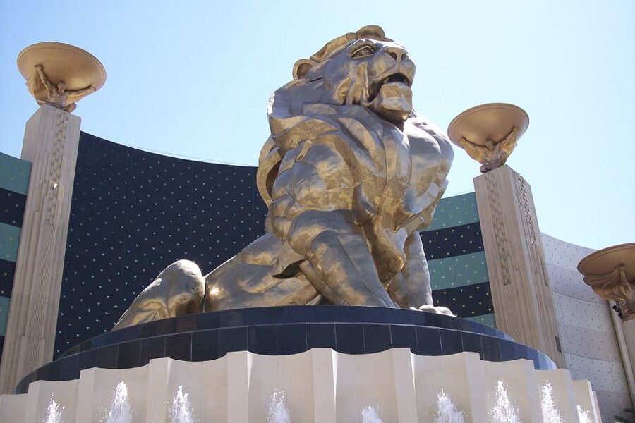 Las Vegas: David Copperfield at the MGM Grand - Lighting, atmosphere effects, and how they affect your night