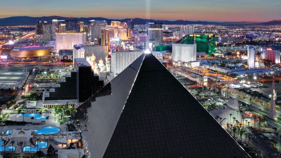Las Vegas: Fantasy Burlesque Show at Luxor Hotel & Casino - What the Show Really Delivers: 15 Numbers of High-Energy Entertainment