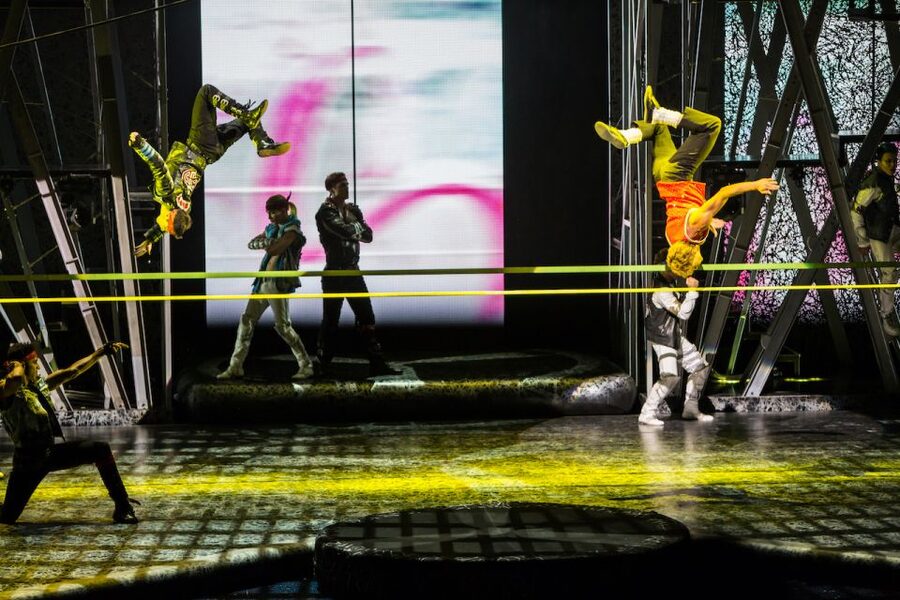 Las Vegas: Michael Jackson ONE by Cirque du Soleil Ticket - Who should book Michael Jackson ONE, and who should pause