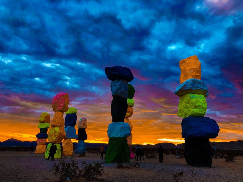 Las Vegas: Mojave Desert, 7 Magic Mountains, Vegas Sign Tour - Welcome to Fabulous Las Vegas Sign: Photo Time Done the Smart Way