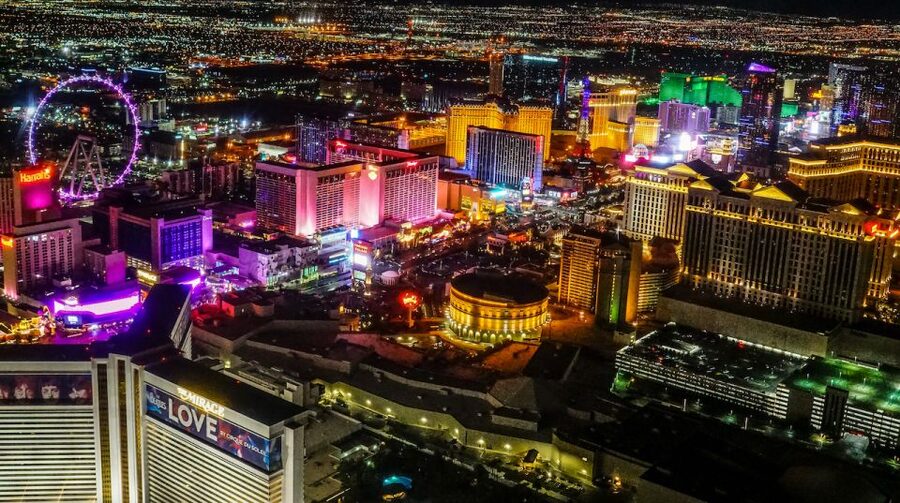 Las Vegas: Night Helicopter Flight over Las Vegas Strip - Photos, Headsets, and How to Get the Best Views From Your Seat