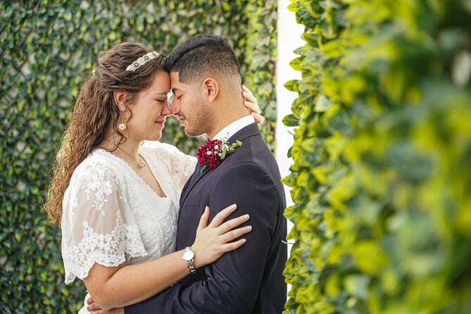 Las Vegas Wedding at The Little Vegas Chapel - The Little Vegas Chapel experience, step by step