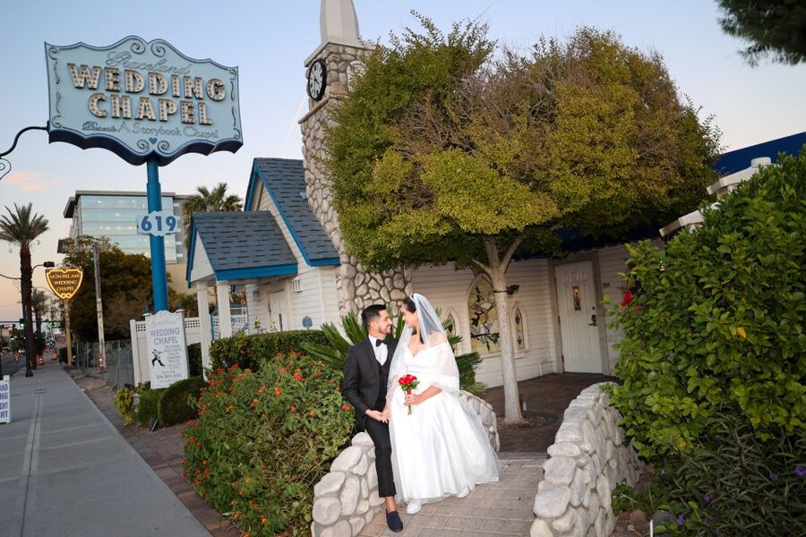 Las Vegas: Wedding or Vow Renewal at Graceland Chapel - Key points to know before you go