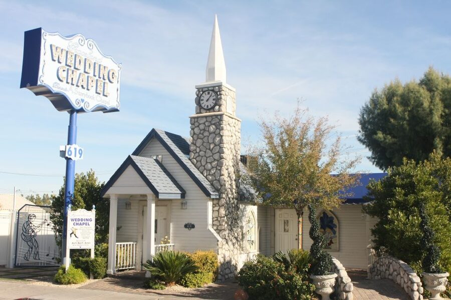 Las Vegas: Wedding or Vow Renewal at Graceland Chapel - The ceremony at Graceland: music, vows, and rose aisle moment