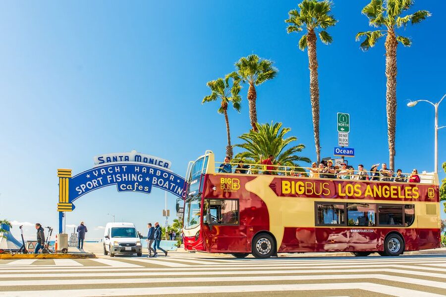 Los Angeles: All-Inclusive Pass Plus with Universal Studios - Big Bus Discover Tour and Celebrity Homes: your low-effort city overview