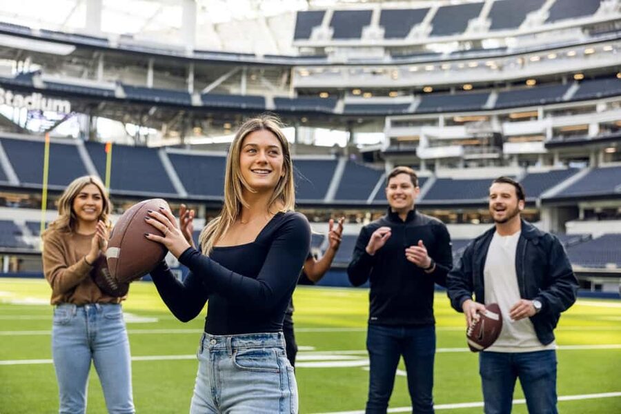 Los Angeles: All-Inclusive Pass Plus with Universal Studios - The Hollywood Sign walking tour and iconic movie theaters