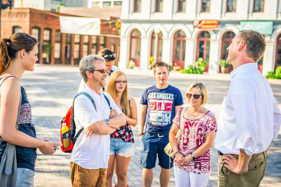 Los Angeles: Small Group Sightseeing Tour - Chinatown to the Skyline, Fashion District, and Staples Center Views