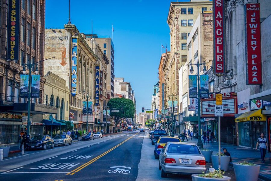 Los Angeles: Small Group Sightseeing Tour - Farmers Market and The Grove, Your Midday Reset