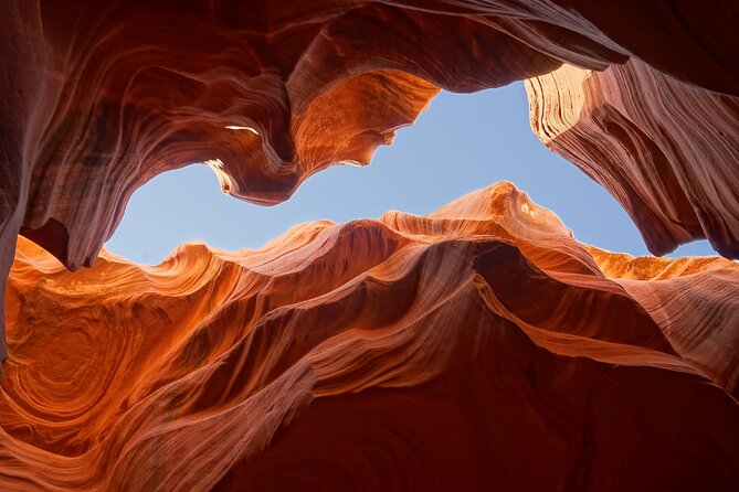 Lower Antelope Canyon Hiking Tour - The Loop Itself: One Mile of Passing Formations and Color