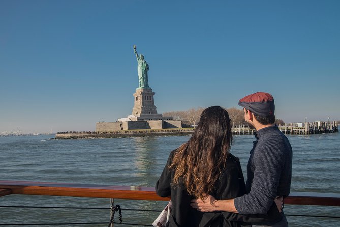Manhattan Architecture Yacht Cruise - Boarding at Classic Harbor Line Pier 62 and Choosing Your Seat