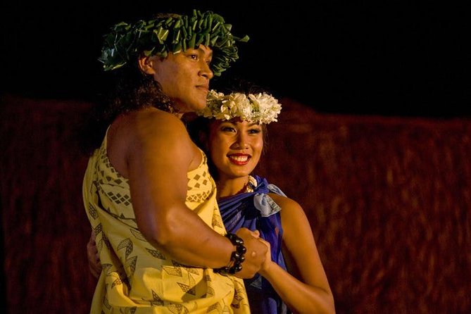 Maui Nui Luau at the Sheraton Maui Resort & Spa - Black Rock moments: torches, sunset atmosphere, and the cliff diver