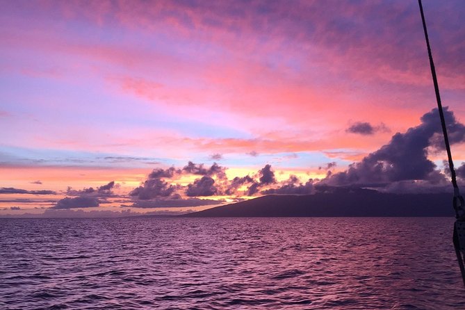 Maui: Original Sunset Cruise with Open Bar from Ka’anapali Beach - Beach-loading catamaran boarding (and the barefoot shoe rule)