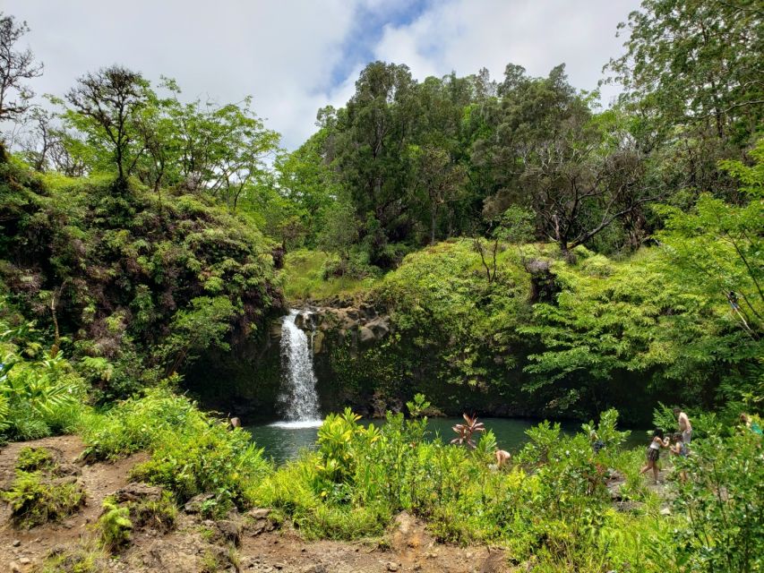 Maui: Road to Hana Adventure with Breakfast & Lunch - Where you start: pickup, meeting point, and how the day flows