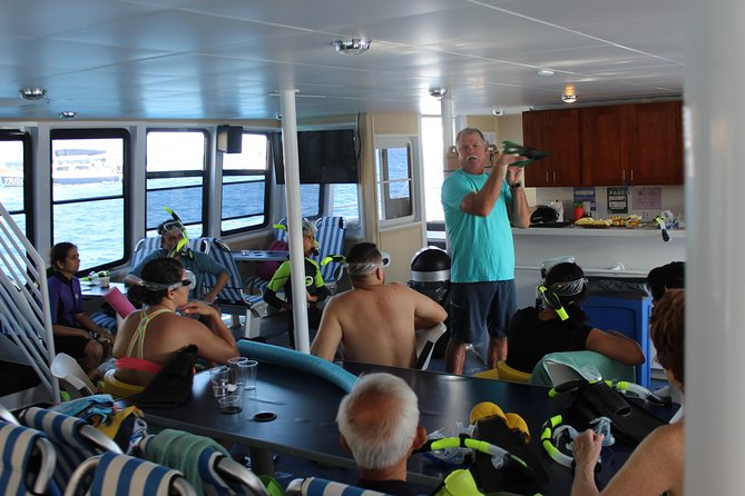 Maui Snorkeling Adventure From Ma'alaea Harbor to Molokini - The onboard rhythm: breakfast, lunch, drinks, and the post-snorkel pause