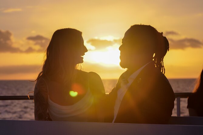 Maui Sunset Dinner Cruise - A Hawaiian Hula Experience - Seating and crowd levels: the sweet spot for a 2-hour cruise