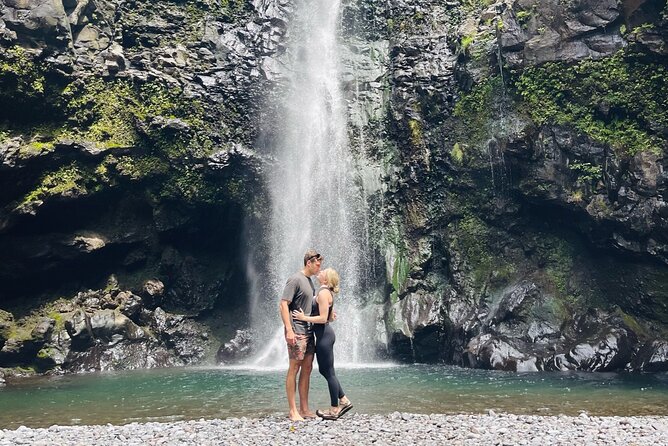Maui: VIP Private Road to Hana Tour with Pick Up - Waianapanapa State Park: black sand that turns the whole day up a notch