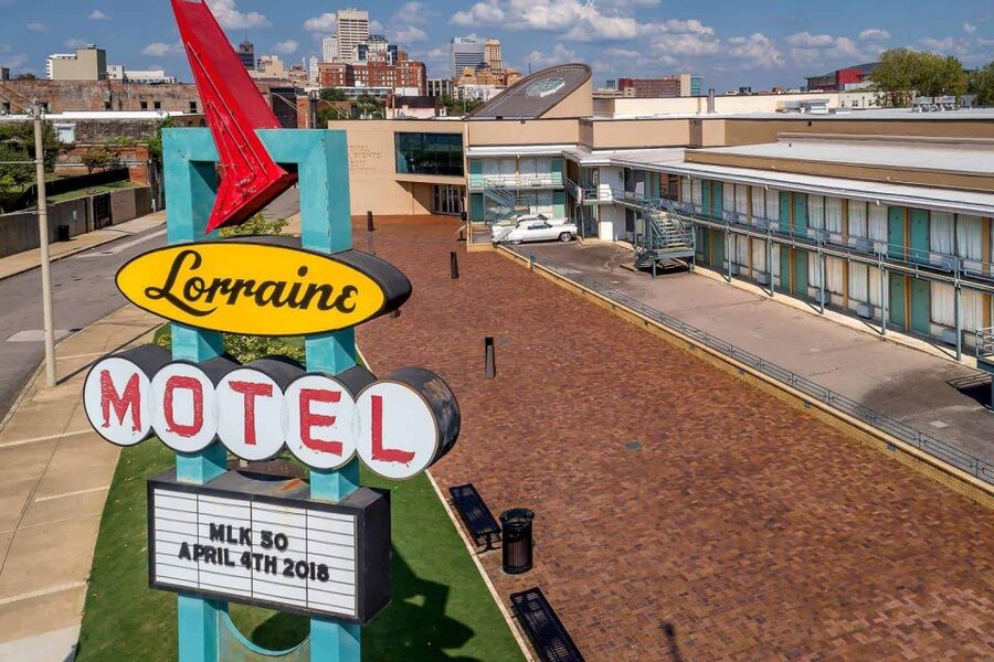 Memphis: City Tour with Optional Sun Studios & Riverboat - Peabody Hotel duck march: the stop that turns sightseeing into theater