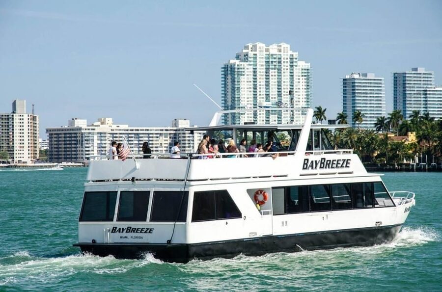 Miami: Biscayne Bay Millionaire's Homes Sightseeing Cruise - Hibiscus Island and Star Island: where the mansions become the show