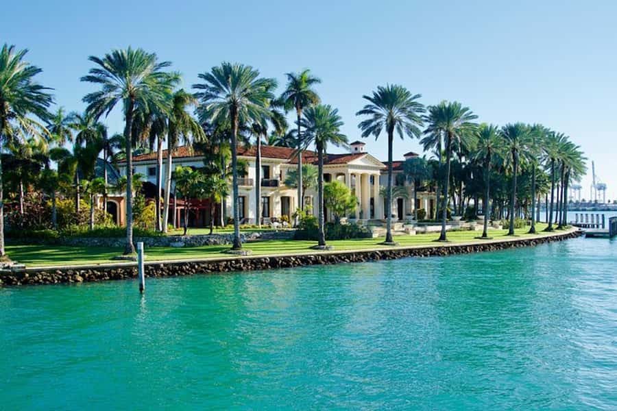 Miami: Biscayne Bay Millionaire's Row Boat Tour - Getting the best views on a two-level boat