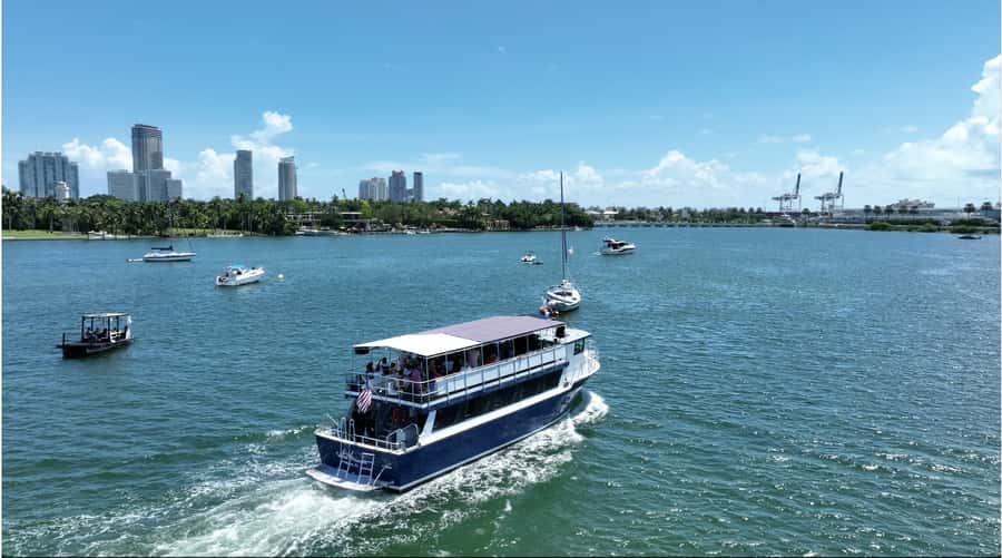Miami: Biscayne Bay Millionaire's Row Boat Tour - Bilingual guide narration, fun facts, and names to listen for