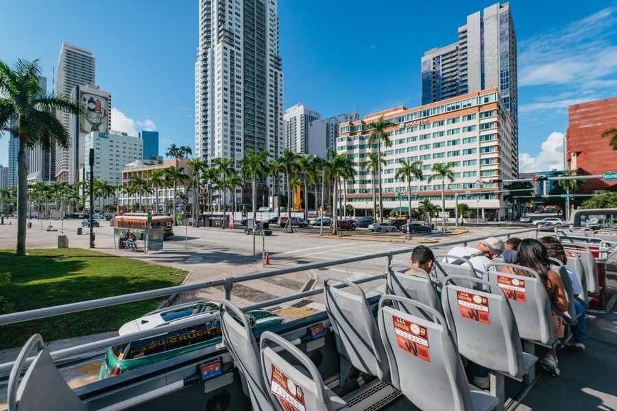 Miami: Half-Day Open-Top Bus Tour Plus Biscayne Bay Cruise - Getting on board: 333 Biscayne Blvd, hop-on stops, and Bayside boat check-in